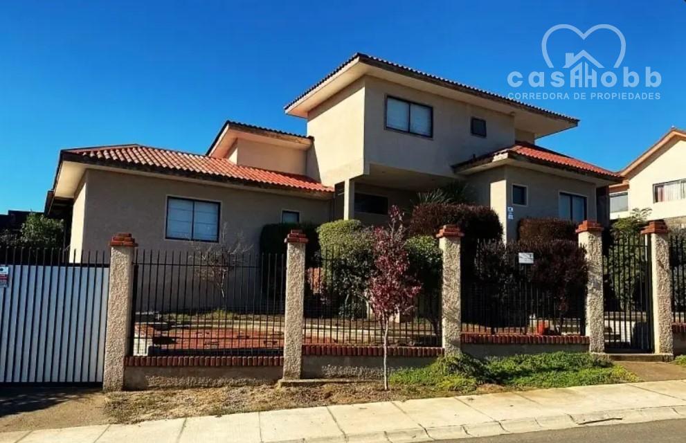 CASA CHILENA CON ESPACIOS INSPIRADOS EN EL CAMPO